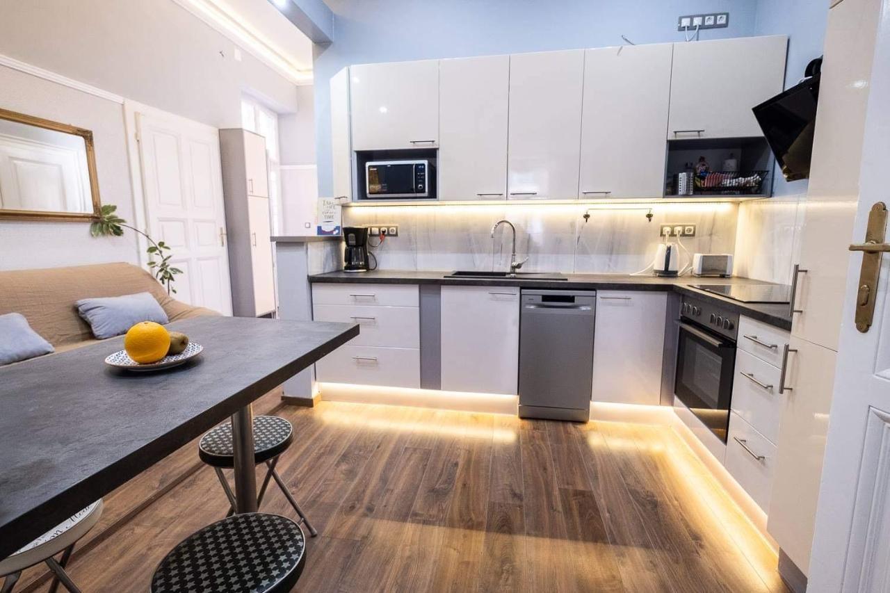 V6 Apartment By Small Home 부다페스트 외부 사진