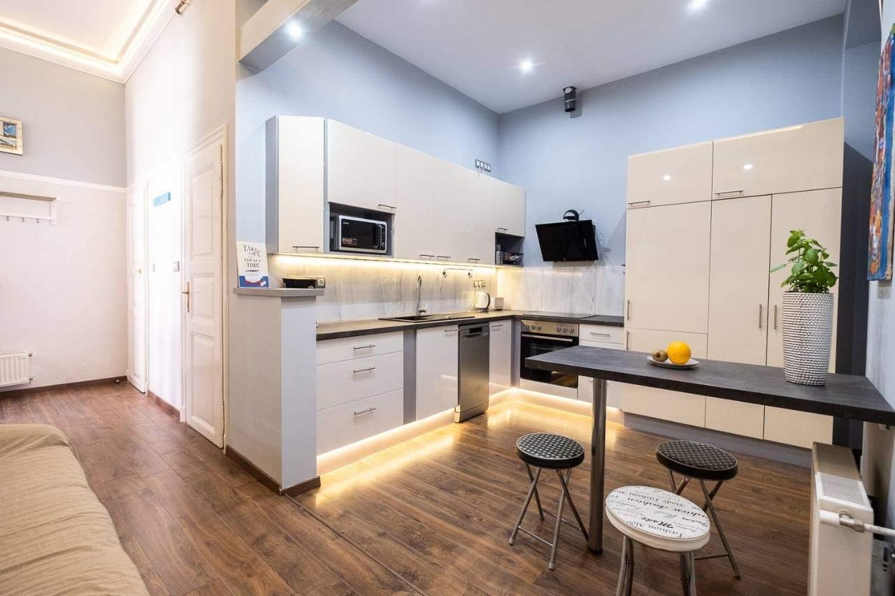 V6 Apartment By Small Home 부다페스트 외부 사진