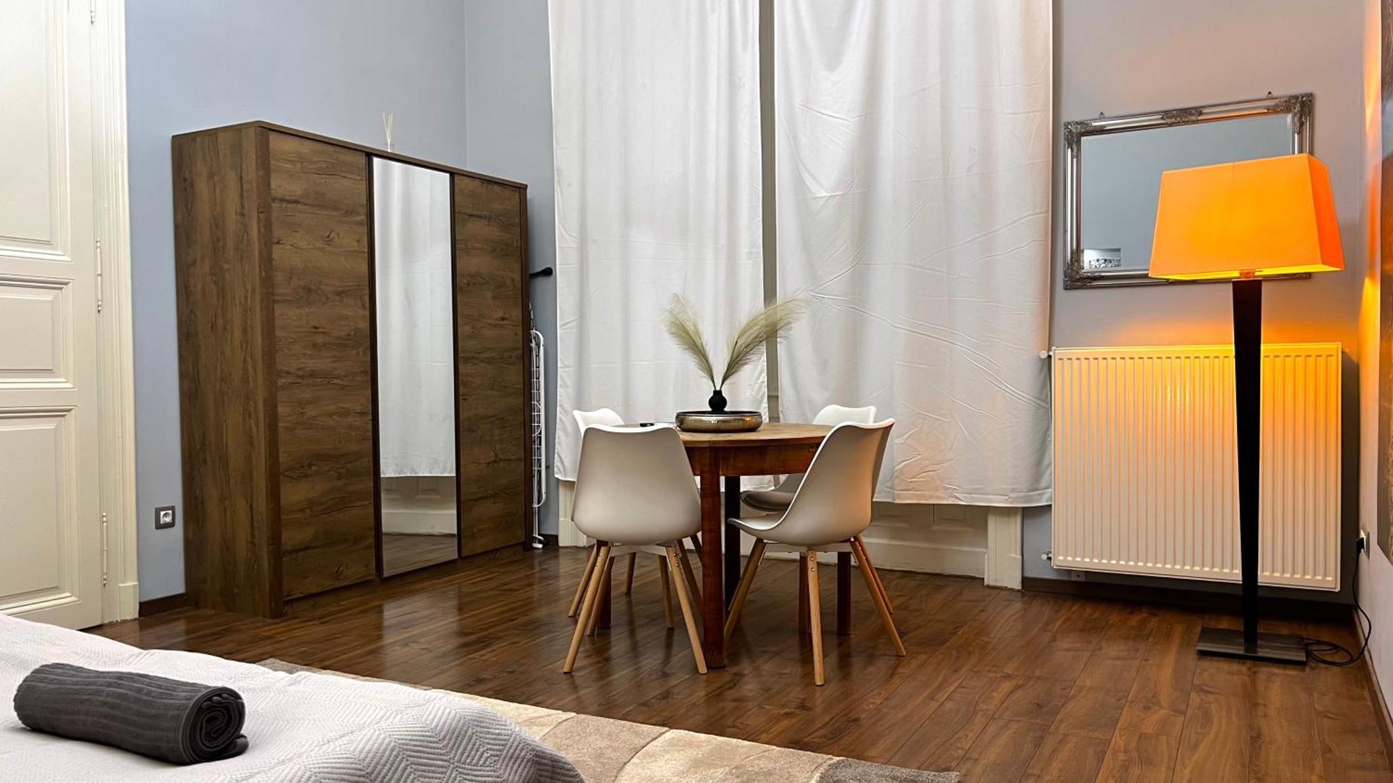 V6 Apartment By Small Home 부다페스트 외부 사진